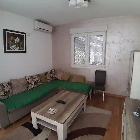 아파트 Apartman 포드고리차