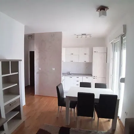 Apartman 포드고리차